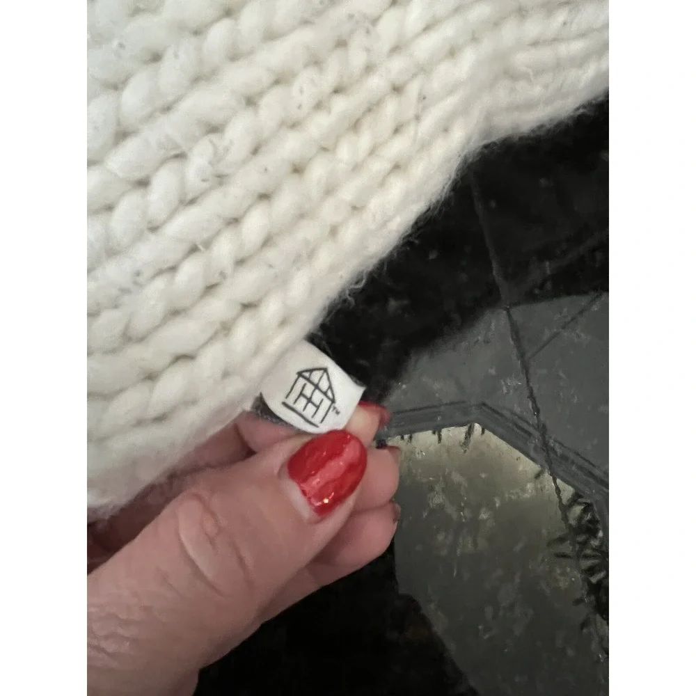 TARGET HEARTH & HAND WITH MAGNOLIA SNOWFLAKE‎ KNIT THROW PILLOW